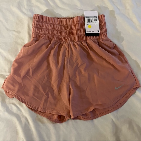 NEW NIKE WOMENS DRI-FIT ONE ULTRA HIGH-WAISTED 3" SHORTS XS $45 - Picture 4 of 9
